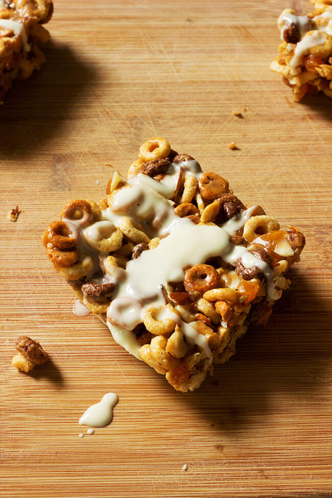 No Bake almond apricot Cheerio Bars has everything to fuel my day: Chocolate, peanut butter, almonds and multi-grain cheerios. Have in as a bar or in milk! 